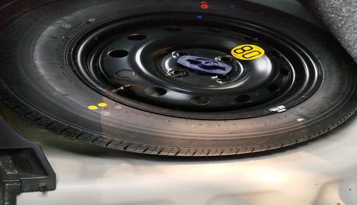 2023 Maruti Swift ZXI, Petrol, Manual, 8,606 km, tyre