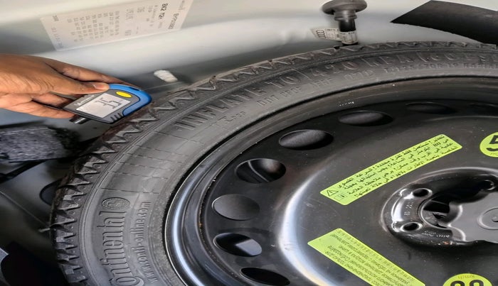 2011 Audi A4 1.8 TFSI MULTITRONIC, Petrol, Automatic, 38,865 km, tyre