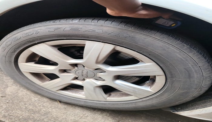 2011 Audi A4 1.8 TFSI MULTITRONIC, Petrol, Automatic, 38,865 km, tyre