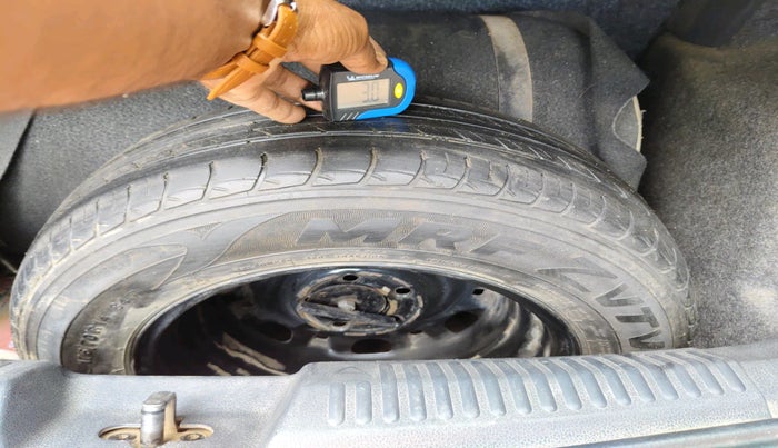 2016 Volkswagen Polo HIGHLINE1.2L, Petrol, Manual, 1,24,736 km, tyre