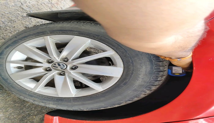 2016 Volkswagen Polo HIGHLINE1.2L, Petrol, Manual, 1,24,736 km, tyre