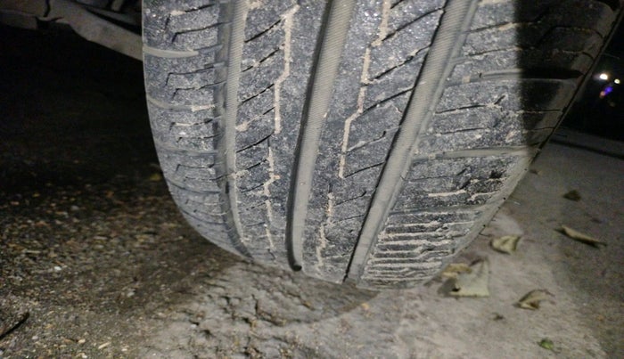 2016 Toyota Etios Liva V, Petrol, Manual, 53,708 km, tyre