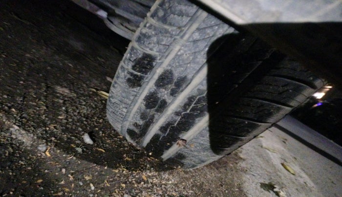 2016 Toyota Etios Liva V, Petrol, Manual, 53,708 km, tyre