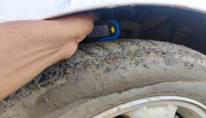 2010 Hyundai Verna TRANSFORM 1.5 SX CRDI, Diesel, Manual, 1,19,334 km, tyre