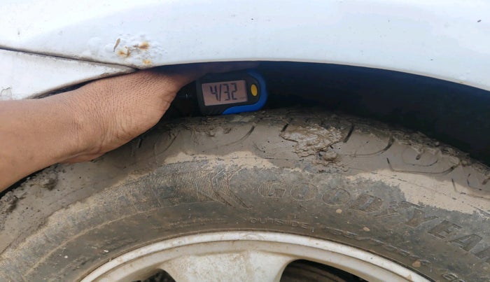 2010 Hyundai Verna TRANSFORM 1.5 SX CRDI, Diesel, Manual, 1,19,334 km, tyre