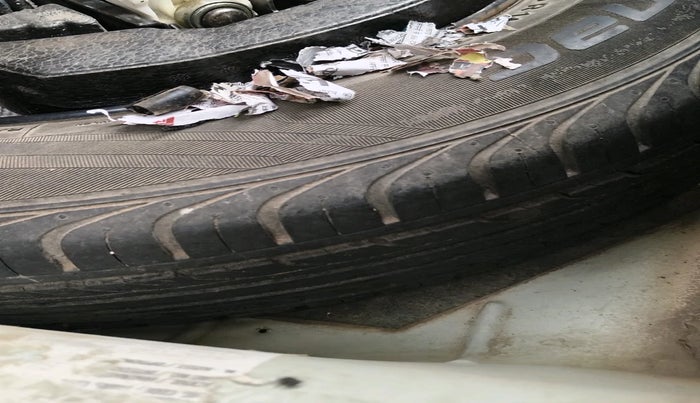 2013 Volkswagen Polo HIGHLINE1.2L, Petrol, Manual, 82,730 km, tyre