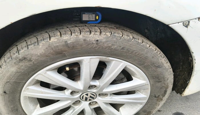 2013 Volkswagen Polo HIGHLINE1.2L, Petrol, Manual, 82,730 km, tyre