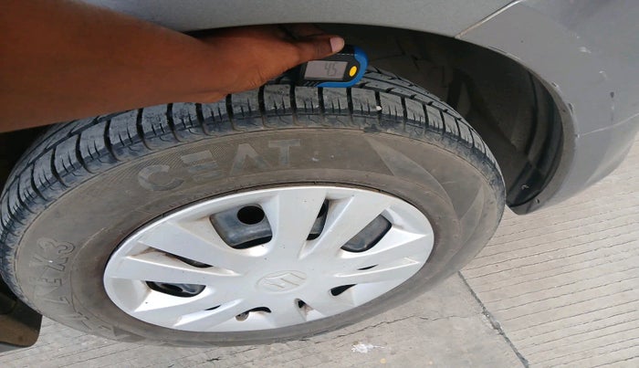 2015 Maruti Swift VXI, Petrol, Manual, 68,063 km, tyre