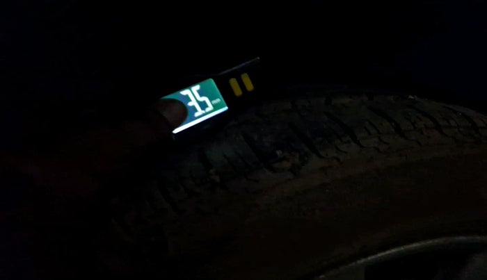 2011 Volkswagen Vento HIGHLINE DIESEL 1.6, Diesel, Manual, 1,23,278 km, tyre