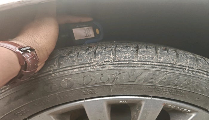 2015 Maruti Ciaz ZXI+, Petrol, Manual, 61,260 km, tyre