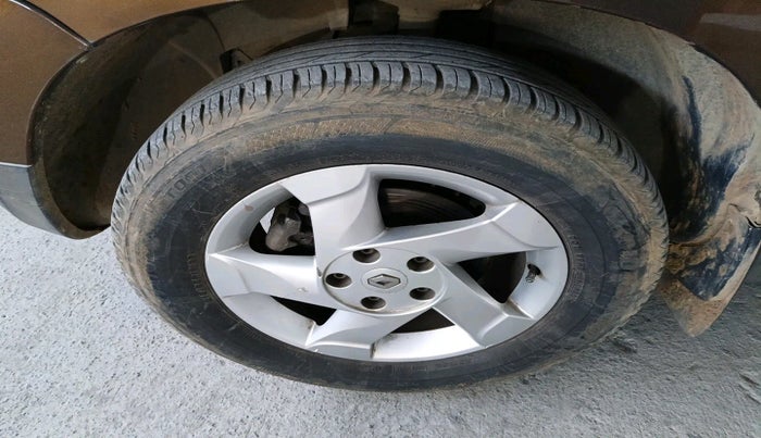 2015 Renault Duster 85 PS RXL DIESEL, Diesel, Manual, 1,17,697 km, tyre