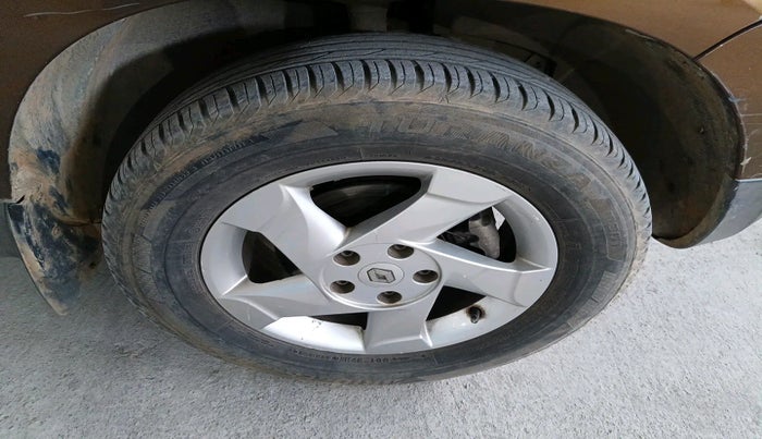 2015 Renault Duster 85 PS RXL DIESEL, Diesel, Manual, 1,17,697 km, tyre