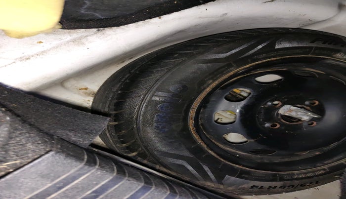 2015 Ford Figo TITANIUM 1.4 DIESEL, Diesel, Manual, 1,23,080 km, tyre