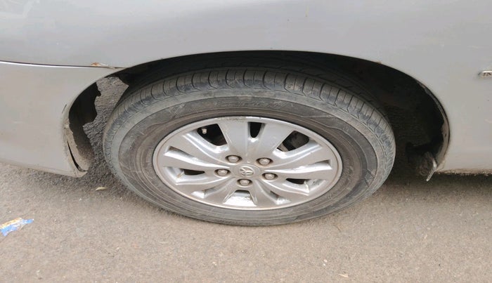 2011 Toyota Innova VX 2.5 8 STR, Diesel, Manual, 1,83,527 km, tyre