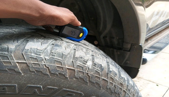 2014 Mitsubishi Pajero Sport Anniversary Edition 4x4, Diesel, Manual, 1,11,921 km, tyre