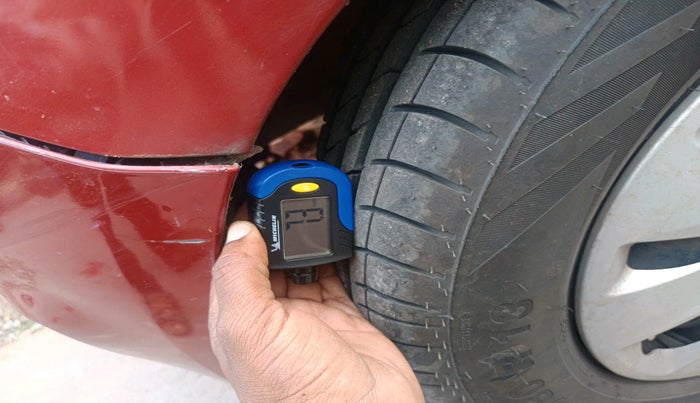 2012 Hyundai i10 MAGNA 1.1 LPG, Petrol, Manual, 1,39,028 km, tyre