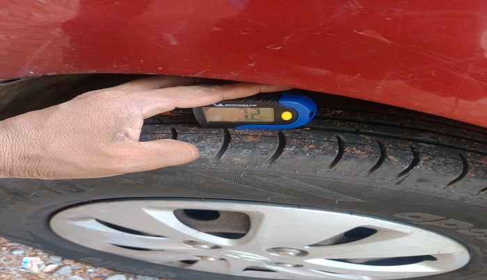 2012 Hyundai i10 MAGNA 1.1 LPG, Petrol, Manual, 1,39,028 km, tyre