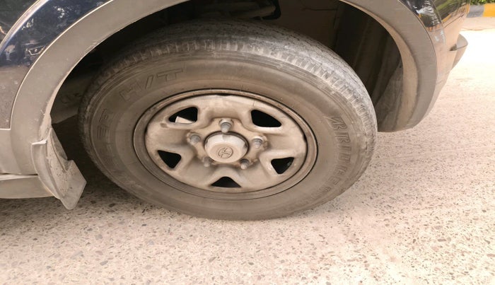 2018 Tata Hexa XMA 4X2 7 STR, Diesel, Automatic, 66,814 km, tyre