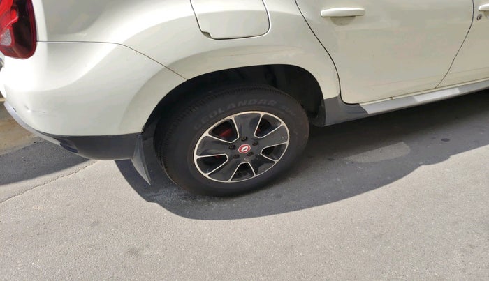 2016 Renault Duster 110 PS RXZ 4X4 MT DIESEL, Diesel, Manual, 1,00,585 km, tyre