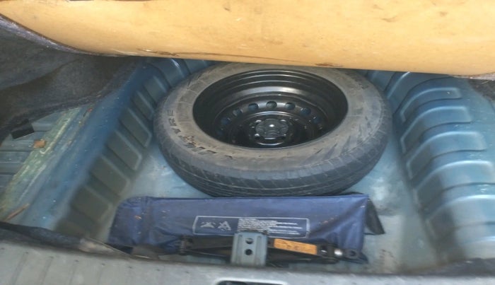 2012 Nissan Sunny XL, Petrol, Manual, 1,01,200 km, tyre