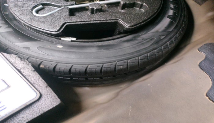 2015 Maruti Ciaz ZXI+, Petrol, Manual, 31,426 km, tyre