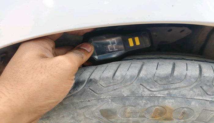 2011 Honda City 1.5L I-VTEC V MT, Petrol, Manual, 1,69,083 km, tyre