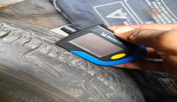 2014 Hyundai Xcent S 1.2, Petrol, Manual, 56,840 km, tyre