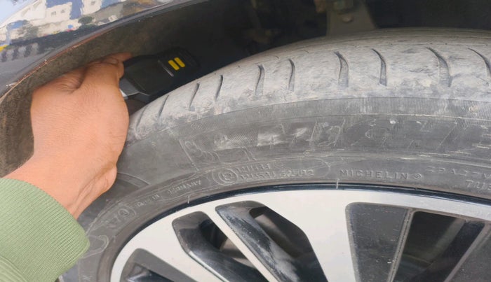 2024 Volvo S90 B5 Ultimate, Petrol, Automatic, 31,770 km, tyre