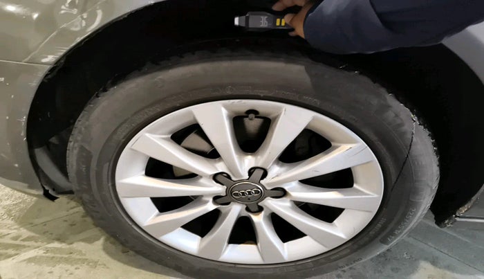 2013 Audi A6 2.0 TDI PREMIUM, Diesel, Automatic, 1,60,209 km, tyre