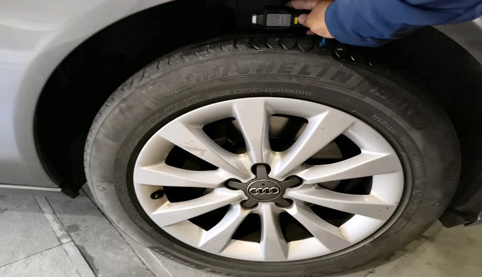 2013 Audi A6 2.0 TDI PREMIUM, Diesel, Automatic, 1,60,209 km, tyre