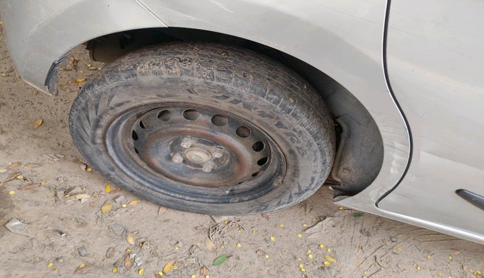 2015 Nissan Micra Active XV, Petrol, Manual, 1,03,750 km, tyre