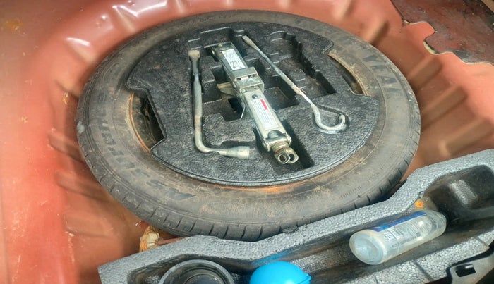 2015 Maruti Ciaz ZXI, Petrol, Manual, 1,31,221 km, tyre