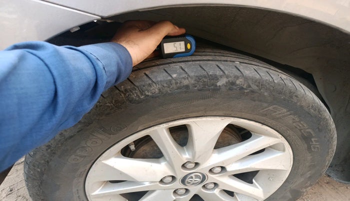 2016 Toyota Innova Crysta 2.4 VX 8 STR, Diesel, Manual, 1,13,230 km, tyre