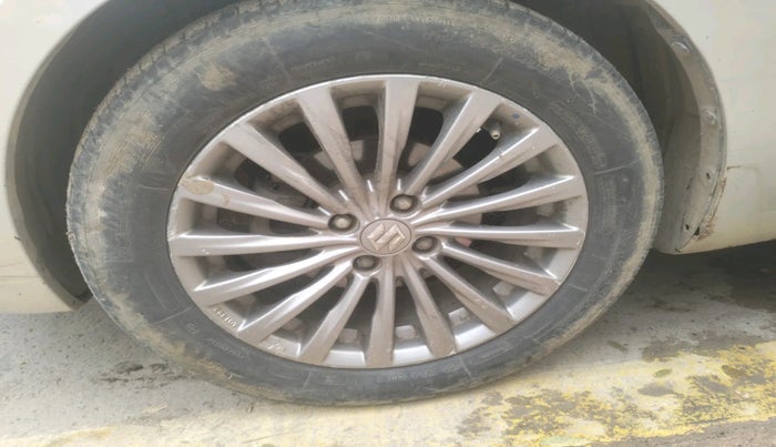 2017 Maruti Ciaz ALPHA DIESEL 1.3, Diesel, Manual, 1,41,109 km, tyre