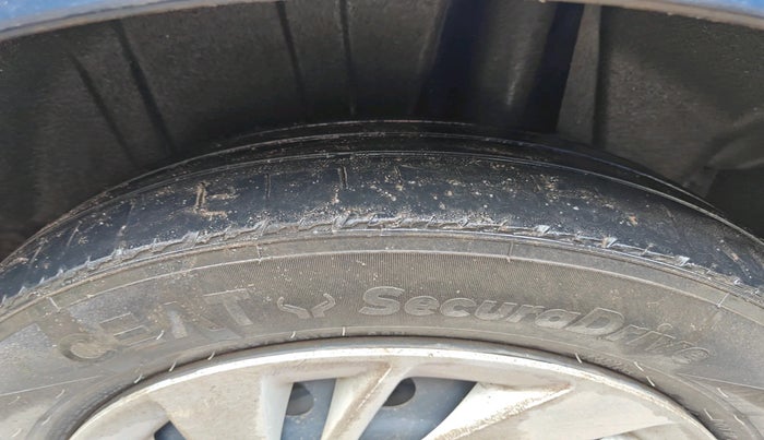 2021 Maruti Ertiga VXI CNG, Petrol, Manual, 90,110 km, tyre