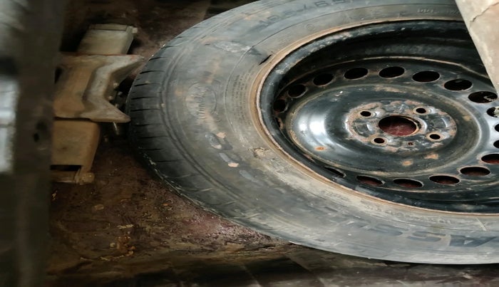 2015 Honda Amaze 1.5L I-DTEC S, Diesel, Manual, 1,58,482 km, tyre