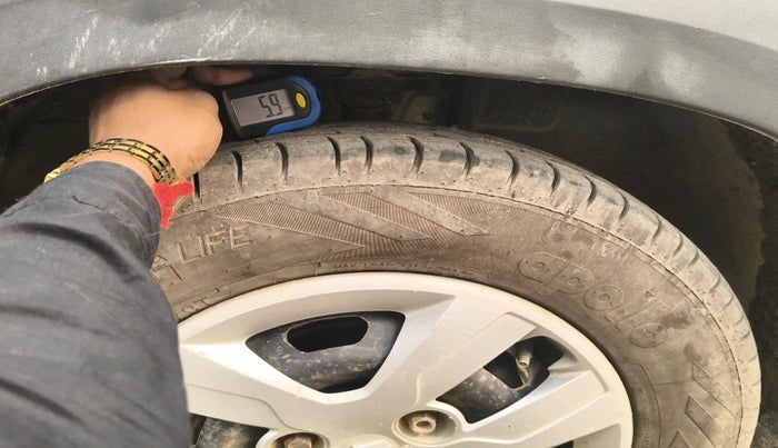 2016 Renault Kwid RXL, Petrol, Manual, 79,573 km, tyre