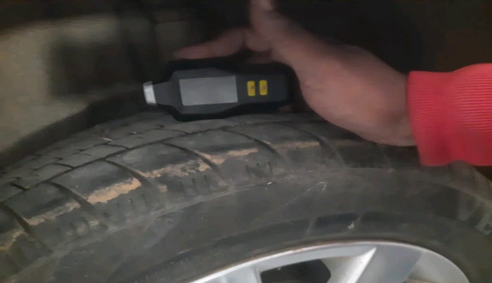 2016 Volkswagen Vento HIGHLINE 1.5 AT, Diesel, Automatic, 36,504 km, tyre