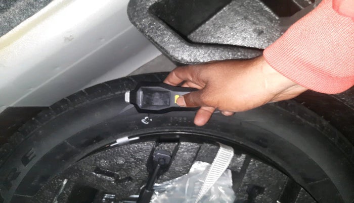 2016 Volkswagen Vento HIGHLINE 1.5 AT, Diesel, Automatic, 36,504 km, tyre