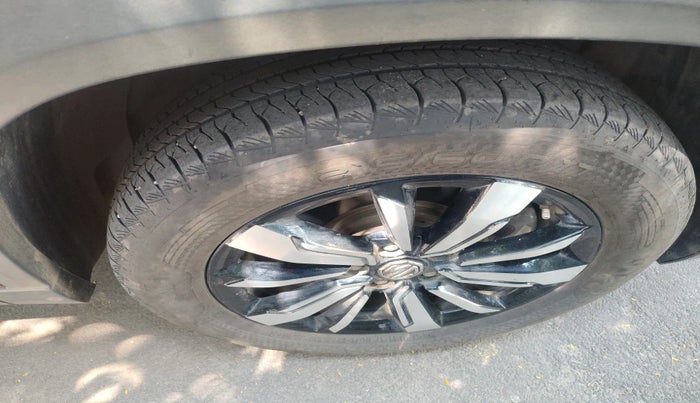 2019 MG HECTOR SUPER HYBRID 1.5 PETROL, Petrol, Manual, 54,846 km, tyre