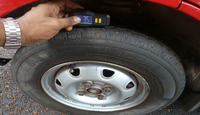 2014 Maruti Eeco 5 STR WITH A/C+HTR CNG, Petrol, Manual, 2,12,796 km, tyre