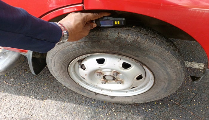 2014 Maruti Eeco 5 STR WITH A/C+HTR CNG, Petrol, Manual, 2,12,796 km, tyre