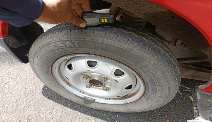 2014 Maruti Eeco 5 STR WITH A/C+HTR CNG, Petrol, Manual, 2,12,796 km, tyre