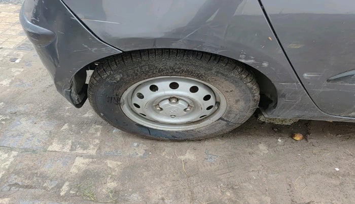 2014 Hyundai i10 MAGNA 1.1, Petrol, Manual, 44,601 km, tyre