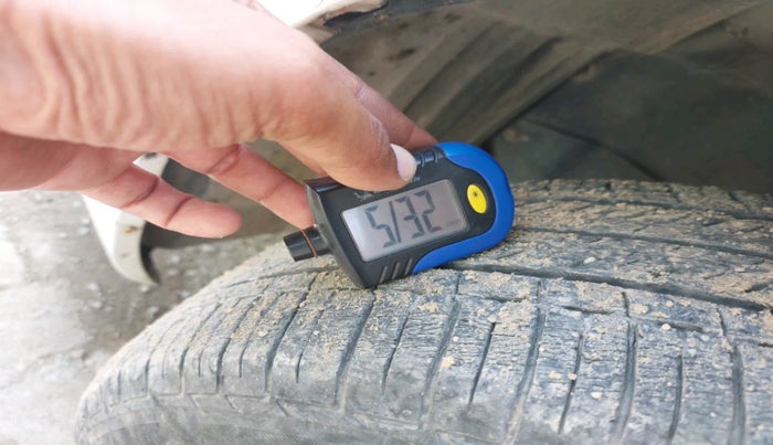 2010 Toyota Corolla Altis G PETROL, Petrol, Manual, 79,170 km, tyre