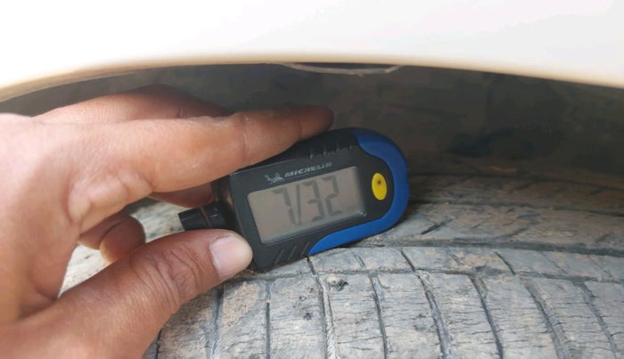 2010 Toyota Corolla Altis G PETROL, Petrol, Manual, 79,170 km, tyre