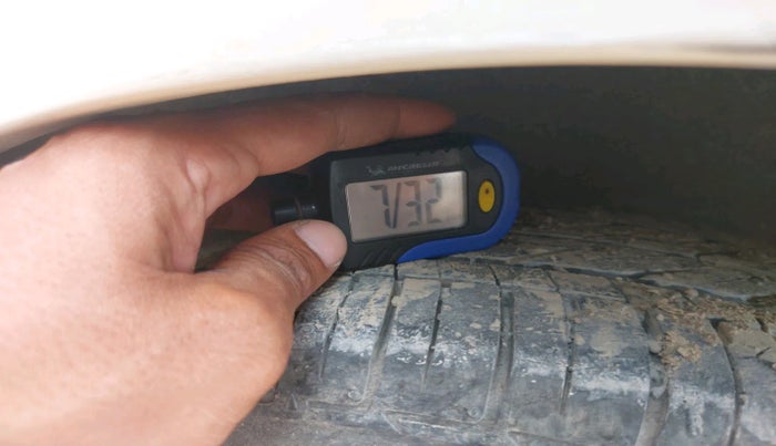 2010 Toyota Corolla Altis G PETROL, Petrol, Manual, 79,170 km, tyre