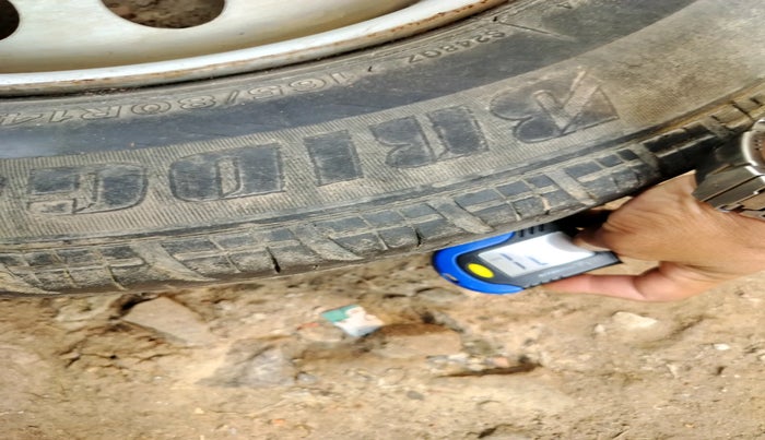 2014 Maruti Swift LXI, Petrol, Manual, 68,209 km, tyre