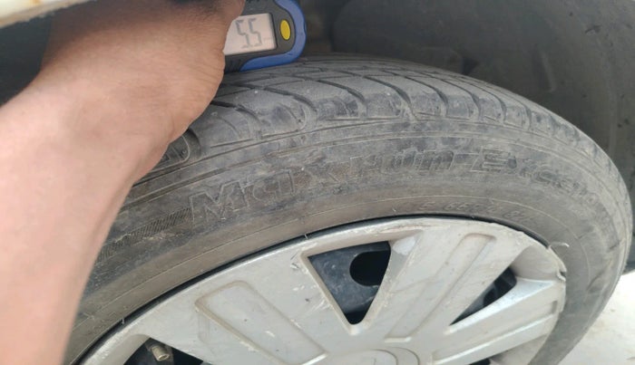 2010 Ford Figo ZXI 1.2 PETROL, Petrol, Manual, 52,966 km, tyre