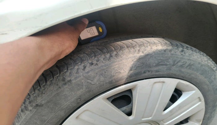 2010 Ford Figo ZXI 1.2 PETROL, Petrol, Manual, 52,966 km, tyre